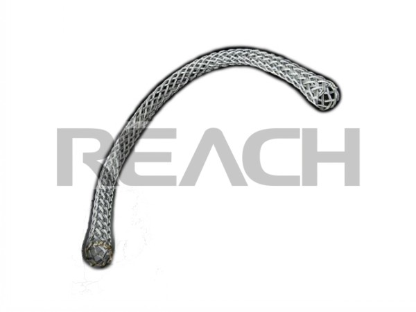 Cable pulling grip for connecting two grips