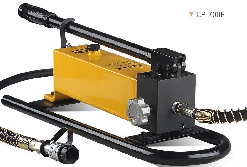 Manual pump
